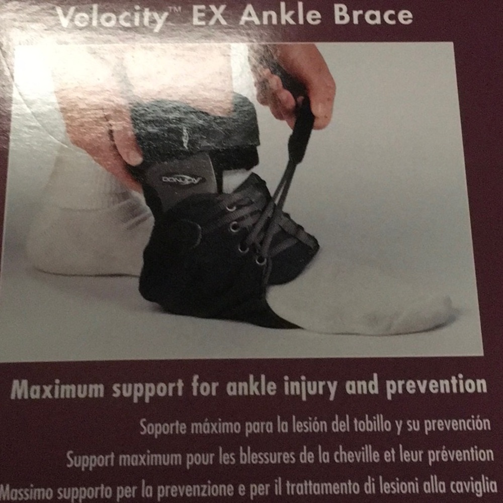 NWT,NIB,Donjoy RIGHT Ankle Brace, Size Small. See pics,Never used